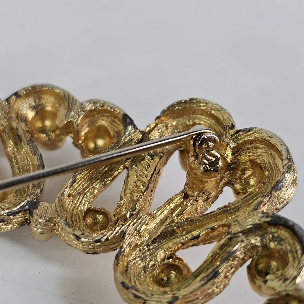 Vintage Tortolani Wreath Brooch Pin Gold Tone Textured Pinback Golden Pearls